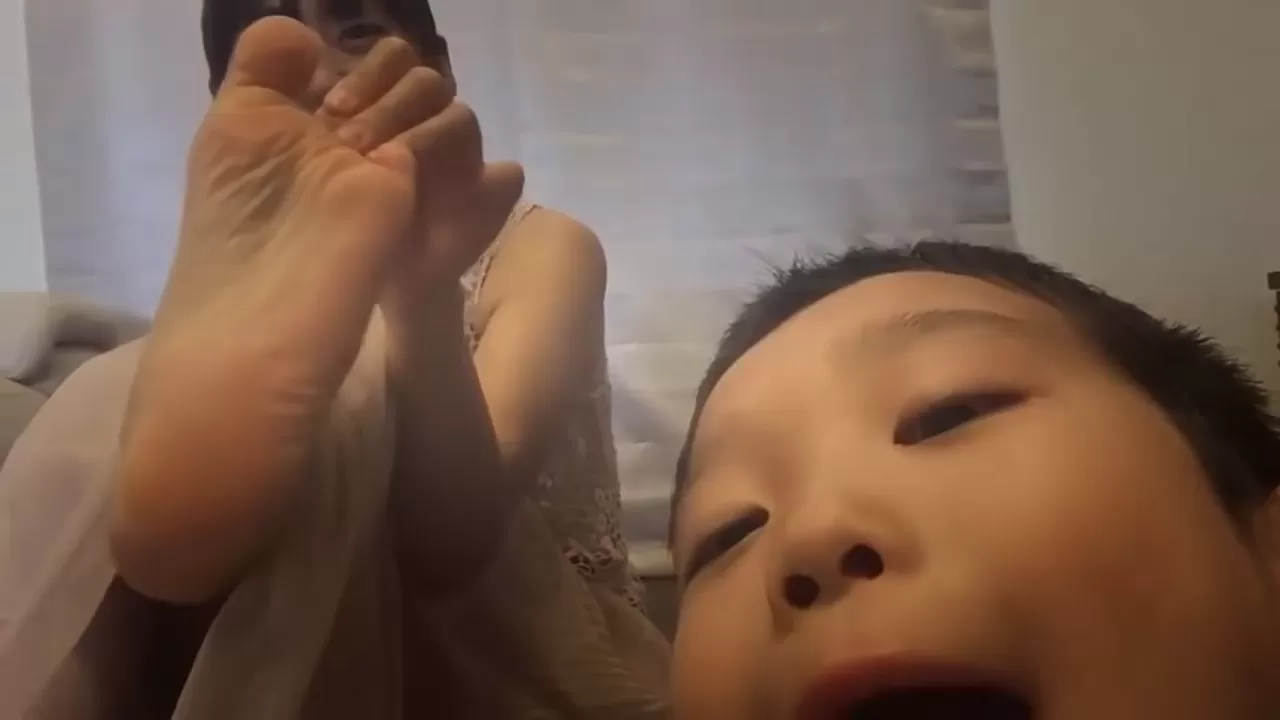母と息子 - こちょこちょ対決番外編_マ[00_00_26][20260504-151509].webp