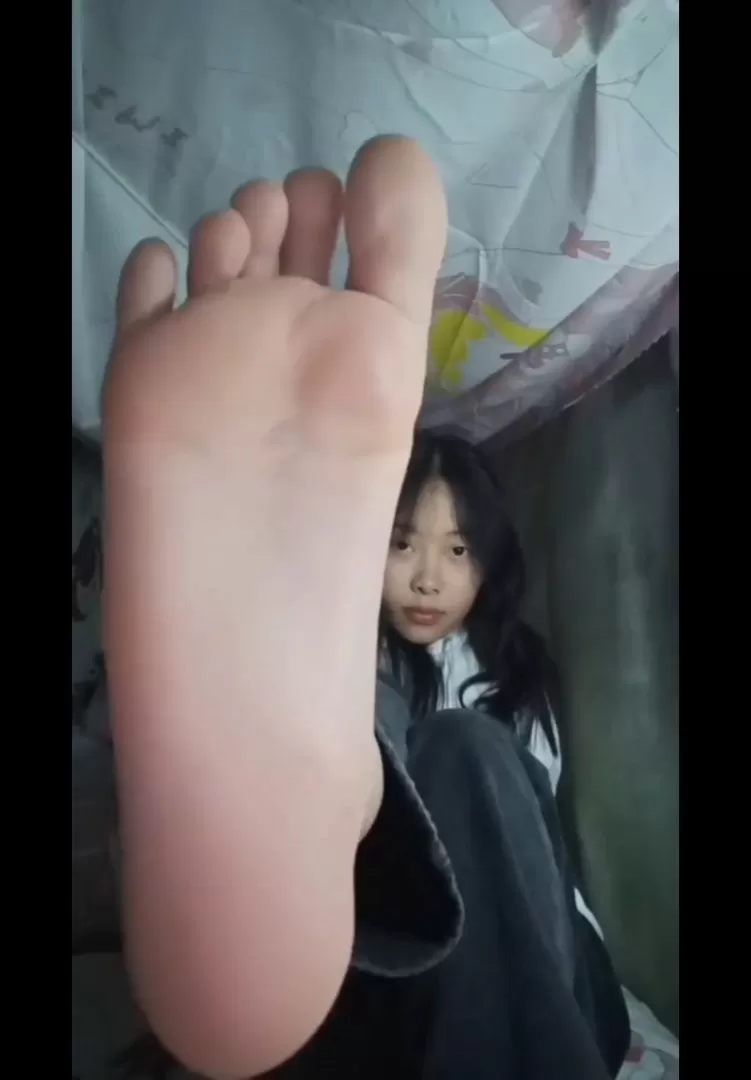 忽悠大学生来脚模面试 1 【18部合集】.mp4_snapshot_00.52.196.webp