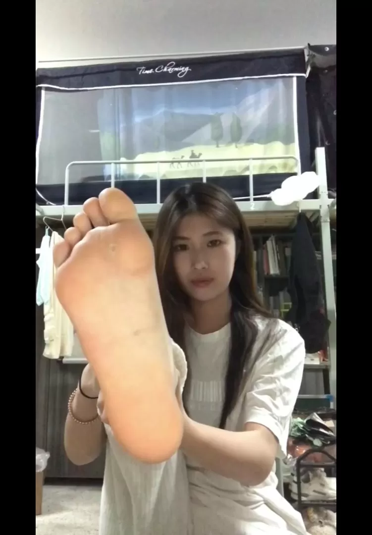 忽悠大学生来脚模面试 1 【18部合集】.mp4_snapshot_03.16.508.webp