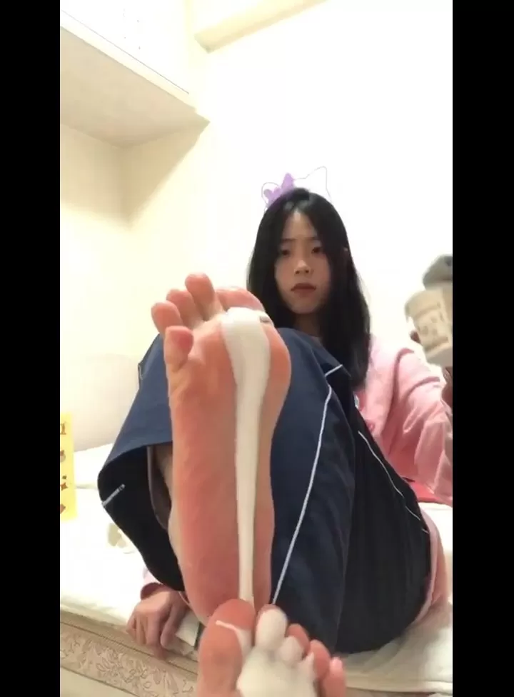 忽悠大学生来脚模面试 2 【24部合集】.mp4_snapshot_06.46.584.webp