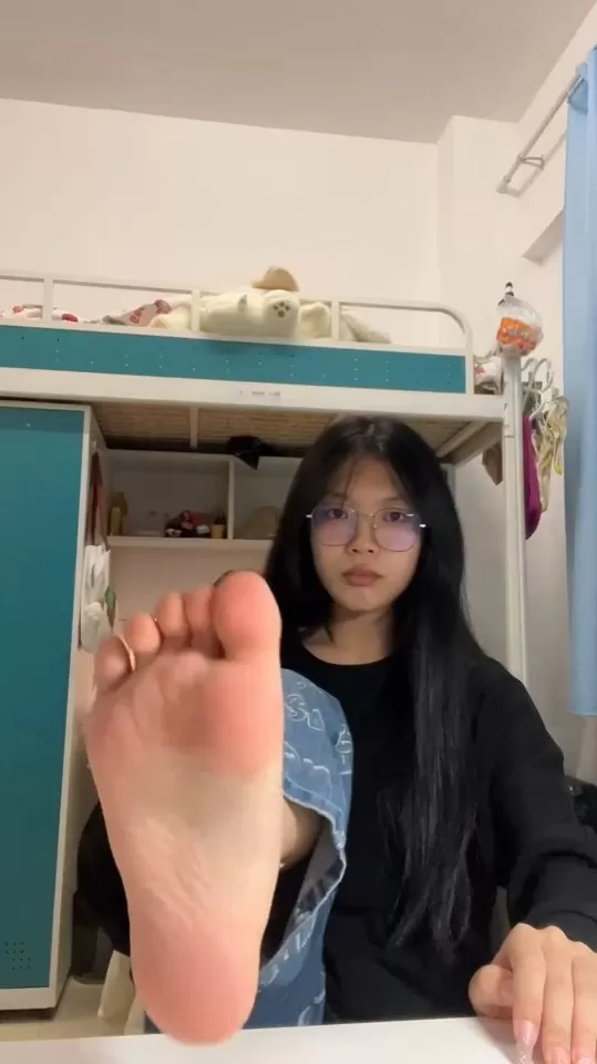 忽悠大学生来脚模面试 4 【23部合集】.mp4_snapshot_17.35.340.webp