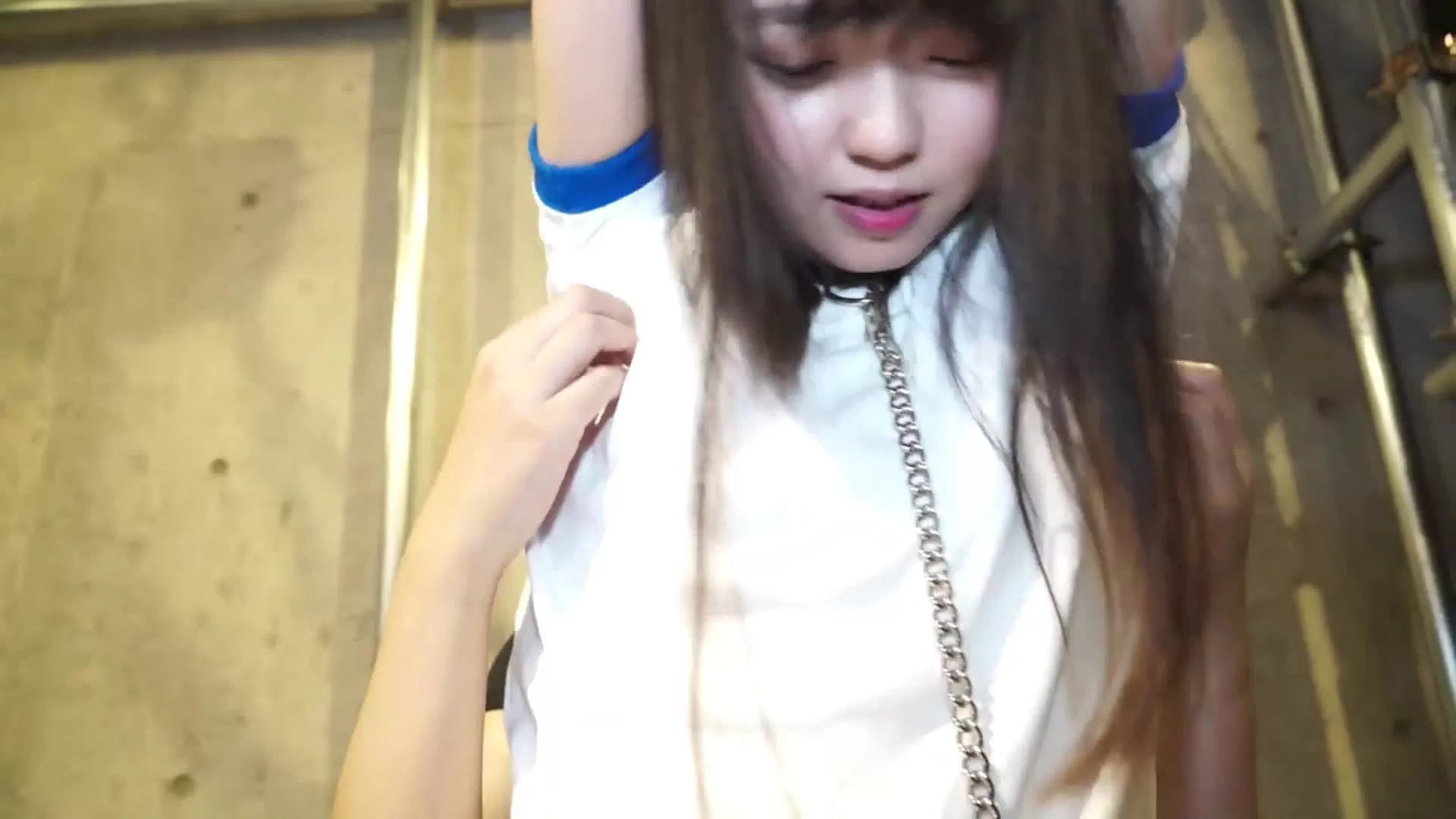 泉りおん白衣TK。先测试敏感度，发现怕痒后绑起手挠痒痒_14_3.webp