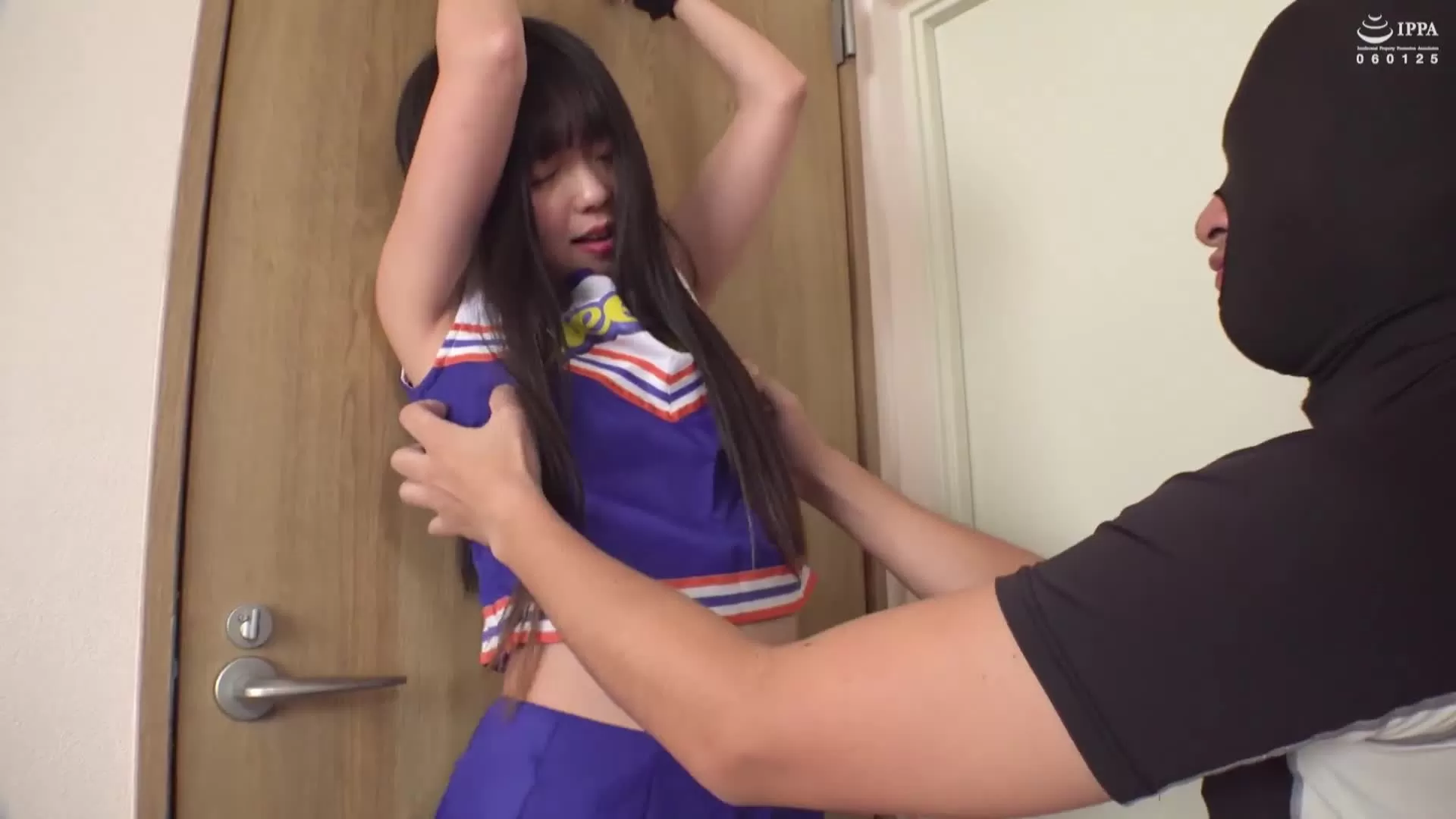 人気女優 泉りおんチャン チアガール拘束脇くすぐり！_15_3.webp