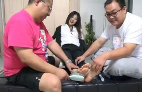 女搜查搜索证据 却被反派逮住致命弱点 撕袜tk（在线播）