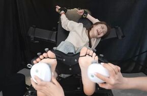 推特大王 - 396 密室 NPC 小姐姐被挠到求饶呕吐（在线播）