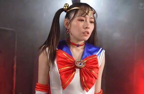 【GIGA首发】落单女战士被怪兽包围，绑在十字架强tian嫩脚（在线播）