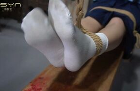 小雨老虎凳打挠脚（在线播）
