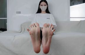 添脚大师福利（011号芊芊添）脚模摄影花絮-大师闻添180极...